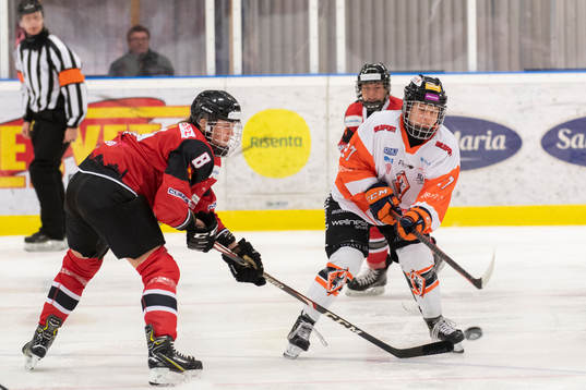 Malmö Redhawks Johanna Kellander och Karlskronas Esteri