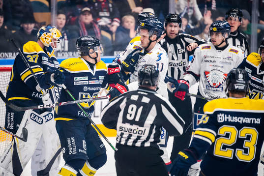 s Jesper Williamsson och Linköpings Henrik Törnqvist i