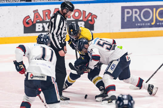 s Axel Holmström och Linköpings Robin Johansson