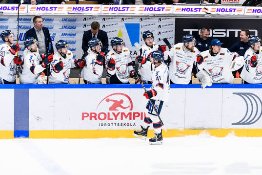 Linköpings spelare jublar då Broc Little gjort 1-4