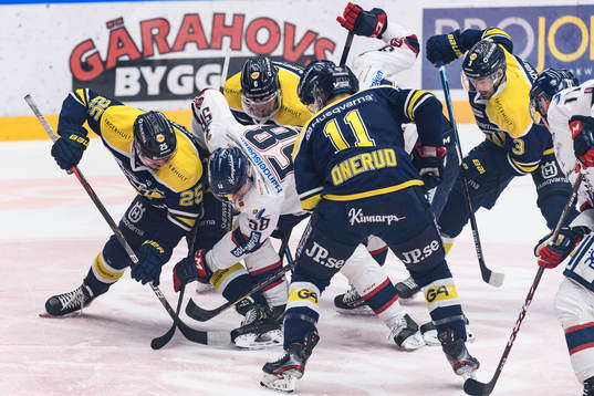 s Axel Holmström och Linköpings Robin Johansson