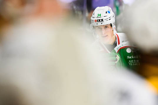 Rögles Adam Edström jublar
