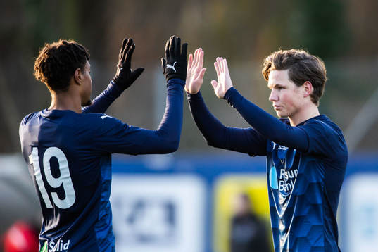 Helsingborgs Max Svensson och Joseph Ceesay jublar