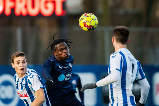 Odenses Daniel Obbekjär och Helsingborgs Noel Mbo