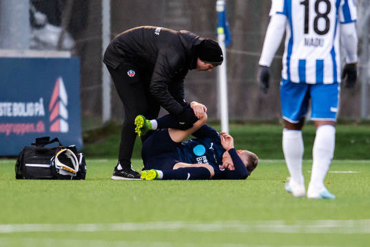 Helsingborgs Jakob Voelkerling Persson har ont
