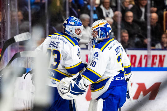 Byte mellan Leksands målvakt Axel Brage och målvakt Janne