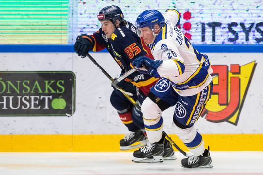 Djurgårdens Michael Haga och Leksands Patrik Zackrisson