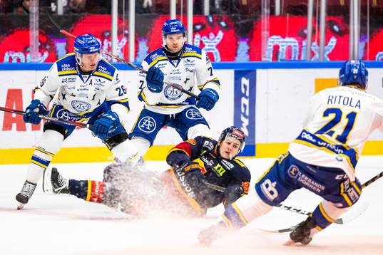 Djurgårdens Michael Haga i en kamp mot Leksands Patrik