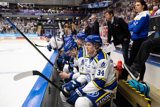 Leksands spelarna deppar i båset