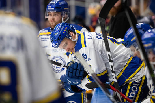 Leksands Fredrik Forsberg deppar i båset