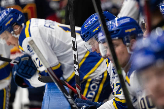 Leksands Sebastian Wännström deppar i båset