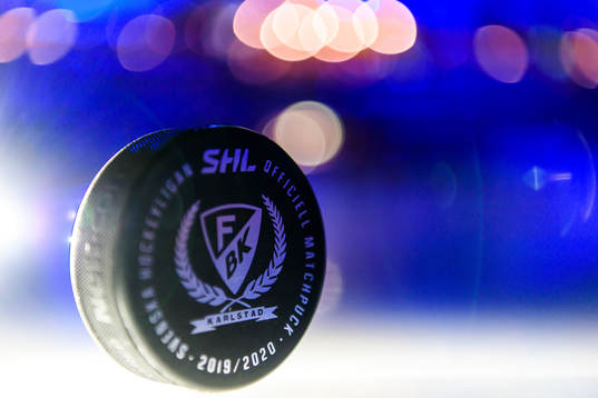 En matchpuck på isen