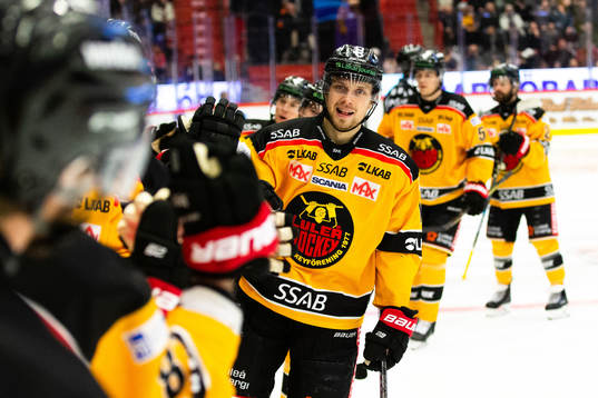 Luleås Petter Emanuelsson jublar
