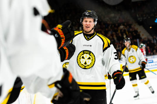 Brynäs Linus Ölund jublar