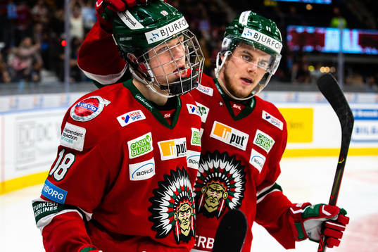 Frölundas Lucas Raymond och Samuel Fagemo jublar