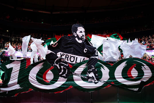 Frölundas Joel Lundqvist uppmärksammas med tifo för sina