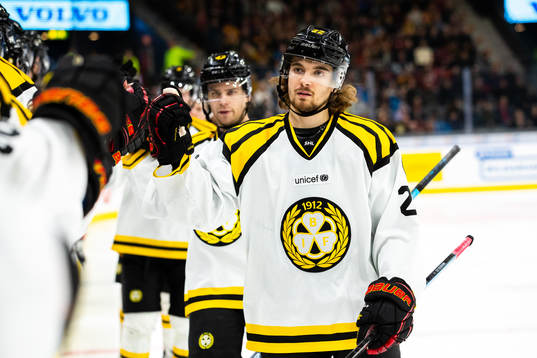 Brynäs Adam Brodecki jublar