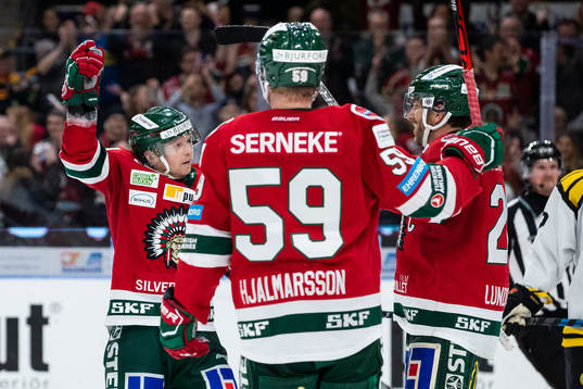 Frölundas Ryan Lasch jublar ihop med Joel Lundqvist