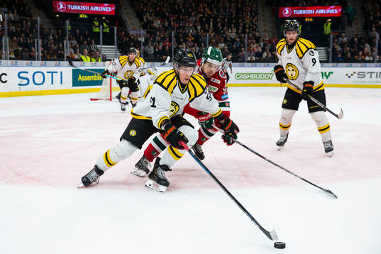 Brynäs Tomi Sallinen och Frölundas Mats Rosseli Olsen