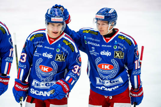 Oskarshamns Filiph Engsund och Nicklas Heinerö jublar