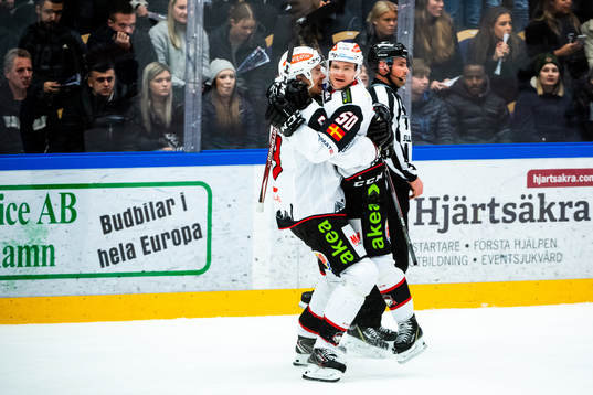 Malmö Redhawks Tobias Ekberg jublar