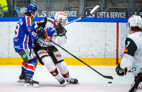 Oskarshamns Tyler Kelleher och Malmö Redhawks Jesper