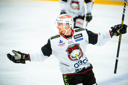 Malmö Redhawks Max Görtz jublar
