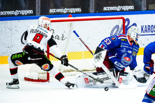 Malmö Redhawks Johan Olofsson och Oskarshamns målvakt