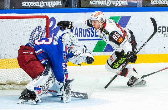 Malmö Redhawks Carl Persson jublar