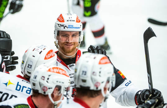 Malmö Redhawks Max Görtz jublar