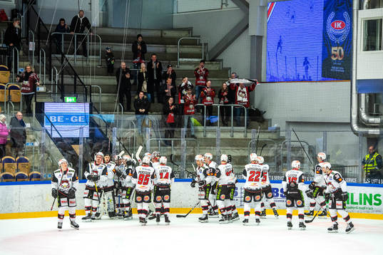 Malmö Redhawks spelare jublar