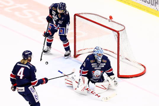 Linköpings målvakt Jonas Gustavsson, Eddie Larsson och