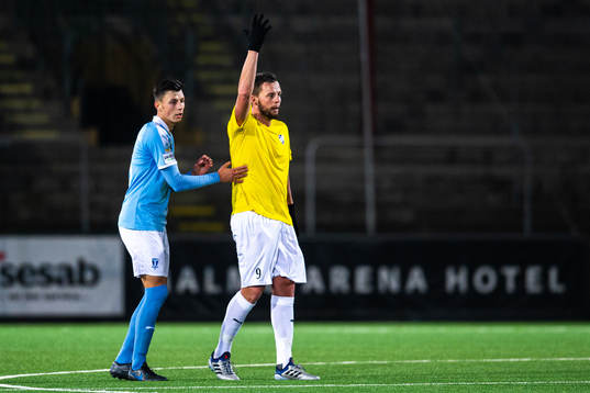 Malmö FFs Anel Ahmedhodzic och IFK Malmös Saban Pehilj
