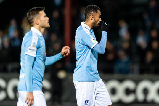 Malmö FFs Arnór Traustason och Isaac Kiese Thelin deppar