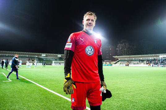 Malmö FFs målvakt Johan Dahlin jublar