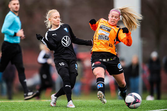 Bläddra bland fler bilder av Fotboll, Dam, Träningsmatch, Kristianstad - Malmö FF
