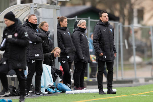 Malmö FFs tränare Fredrik Jahnfors deppar