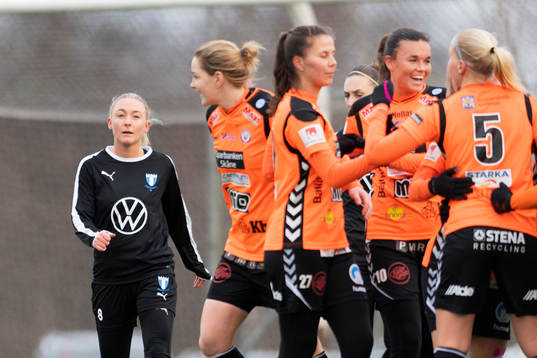 Malmö FFs Andrea Sjögren deppar medan Kristianstads Anna