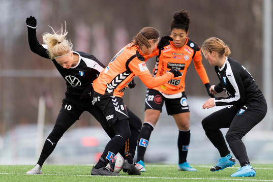 Malmö FFs Melina Skarström och Kristianstads Alice Nilsson