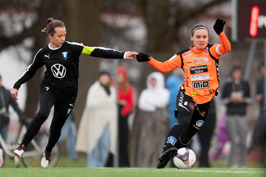 Kristianstads Alice Nilsson och Malmö FFs Cornelia Lindgren