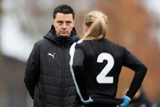 Malmö FFs tränare Fredrik Jahnfors och Beatrice Andersson