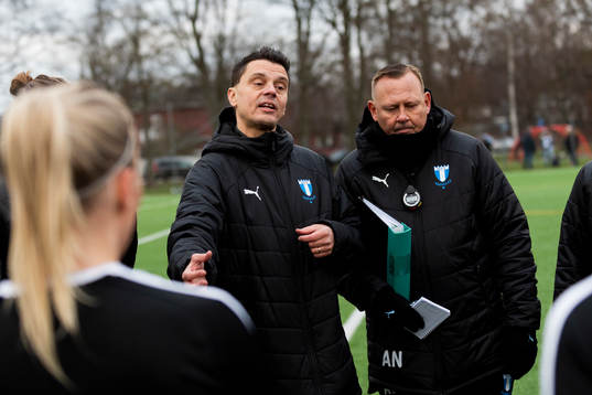 Malmö FFs tränare Fredrik Jahnfors och assisterande
