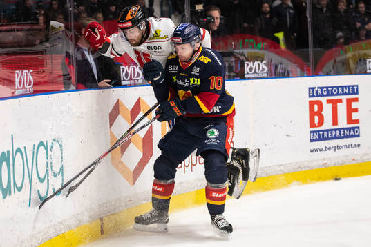 Örebros Aaron Irving och Djurgårdens Niclas Bergfors