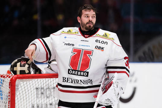 Örebros målvakt Dominik Furch deppar