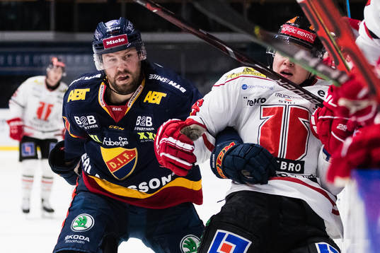 Djurgårdens Dick Axelsson och Örebros Lukas Pilö