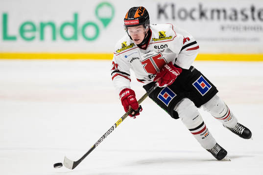 Örebros Linus Öberg med pucken