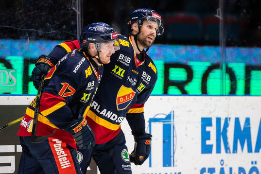 Djurgårdens Henrik Eriksson och Dick Axelsson jublar