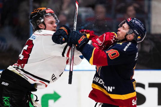 Örebros Christopher Mastomäki och Djurgårdens Niclas