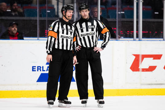 Domare Linus Öhlund och Andreas Hemebring