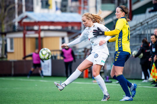 Rosengårds Glodis Perla Viggosdottir mot Brøndbys spelare